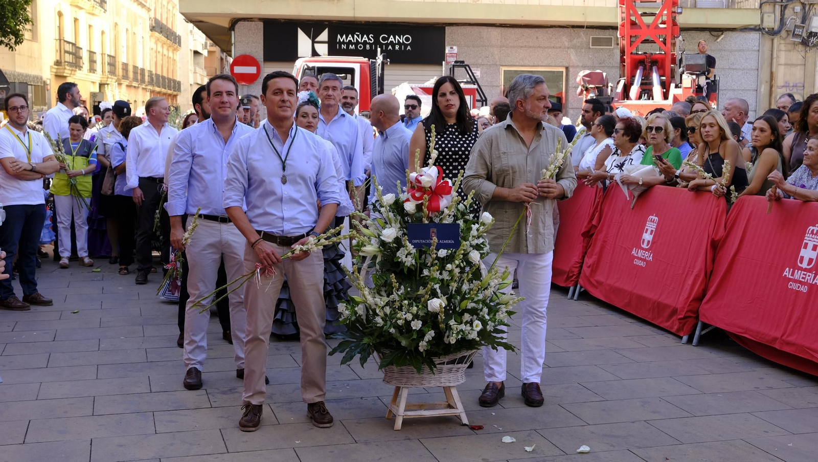 La ofrenda floral a la Virgen del Mar en la Feria de Almería 2025, en imágenes