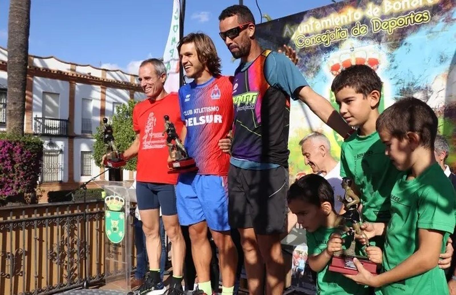 Podio del Trofeo Manolo Márquez disputado en Bonares.