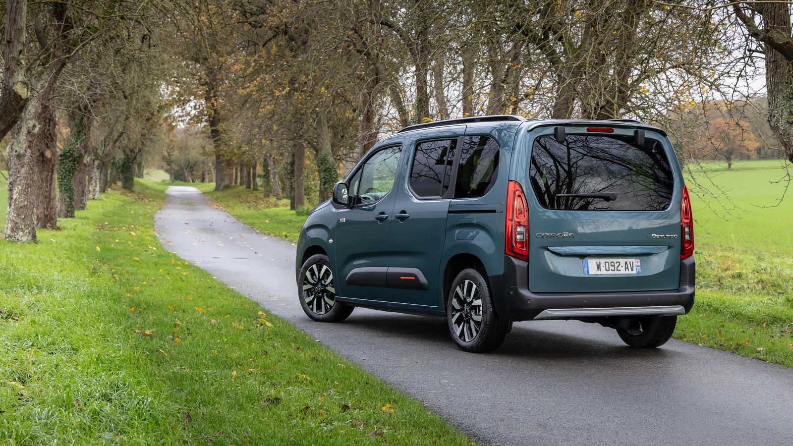 Diesel, gasolina o eléctrico, son las tres propuestas de motores que ofrecen todos los industriales compactos de Stellantis, tal cual ocurre en el Citroën Berlingo.