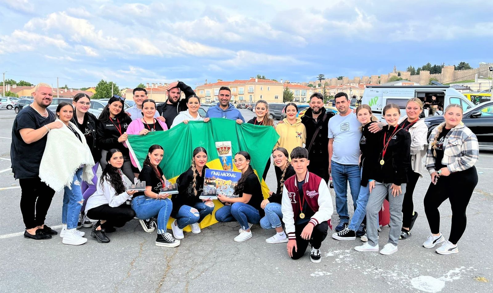 Integrantes de la academia de baile de José Leiva.