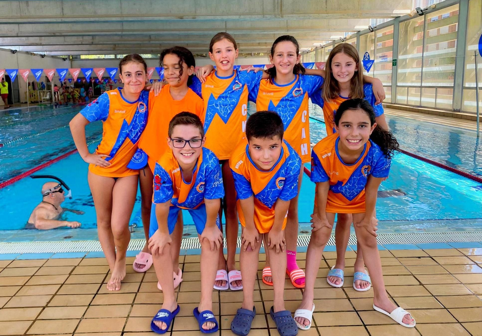 Representantes del Club Natación Huelva en la Final del Campeonato de Andalucía Benjamín de Verano.