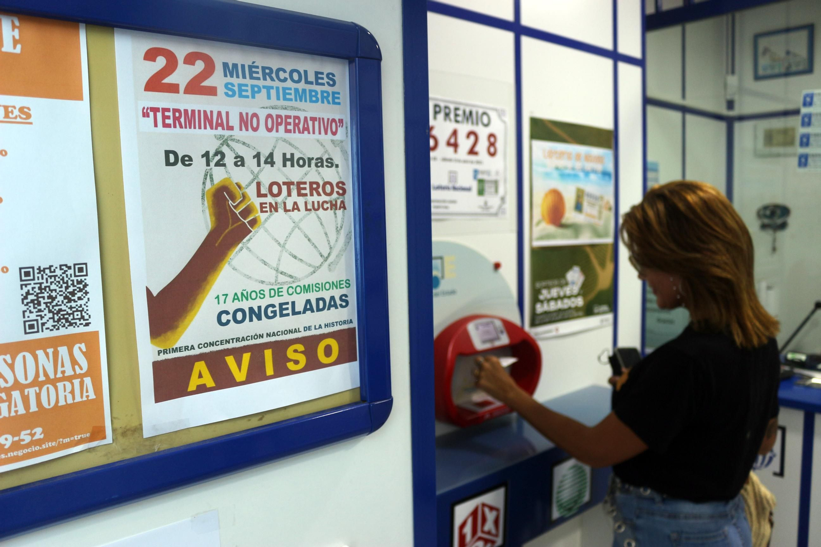 Anuncio de la protesta del miércoles en una administración de loterías de Puerto Real