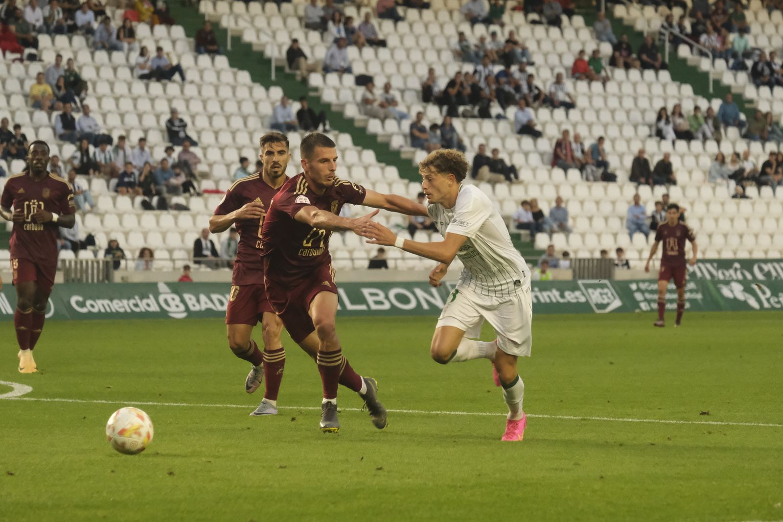 Las mejores fotos del ambiente en El Arcángel en el Córdoba CF - Badajoz