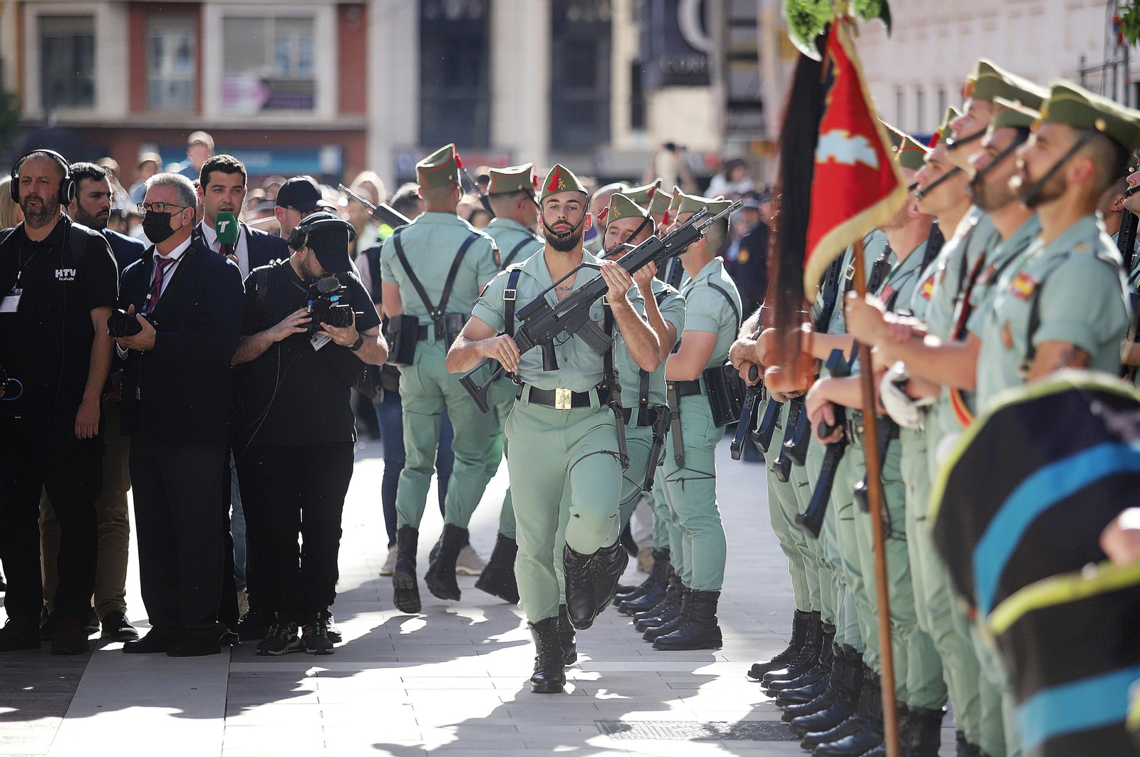 Sábado de Pasión: Imágenes de La Legión con el Cristo de la Vera+Cruz