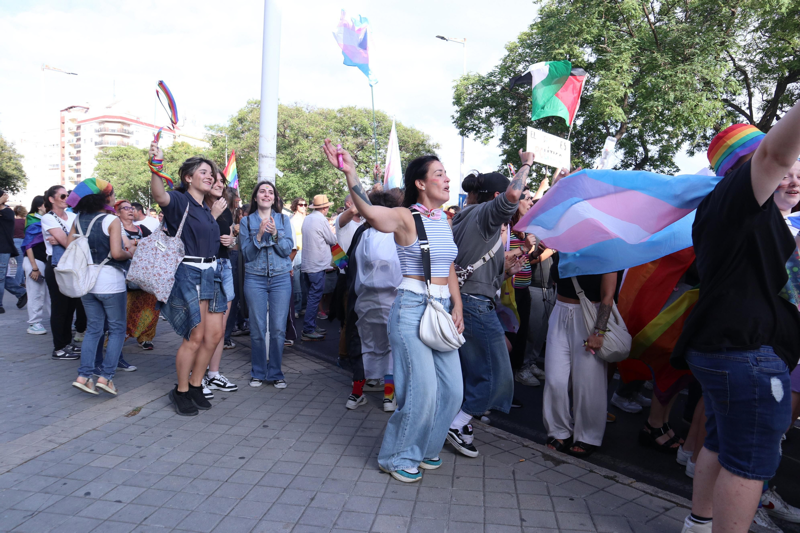 Las mejores imágenes de la manifestacióndel del Orgullo LGTBI en Huelva