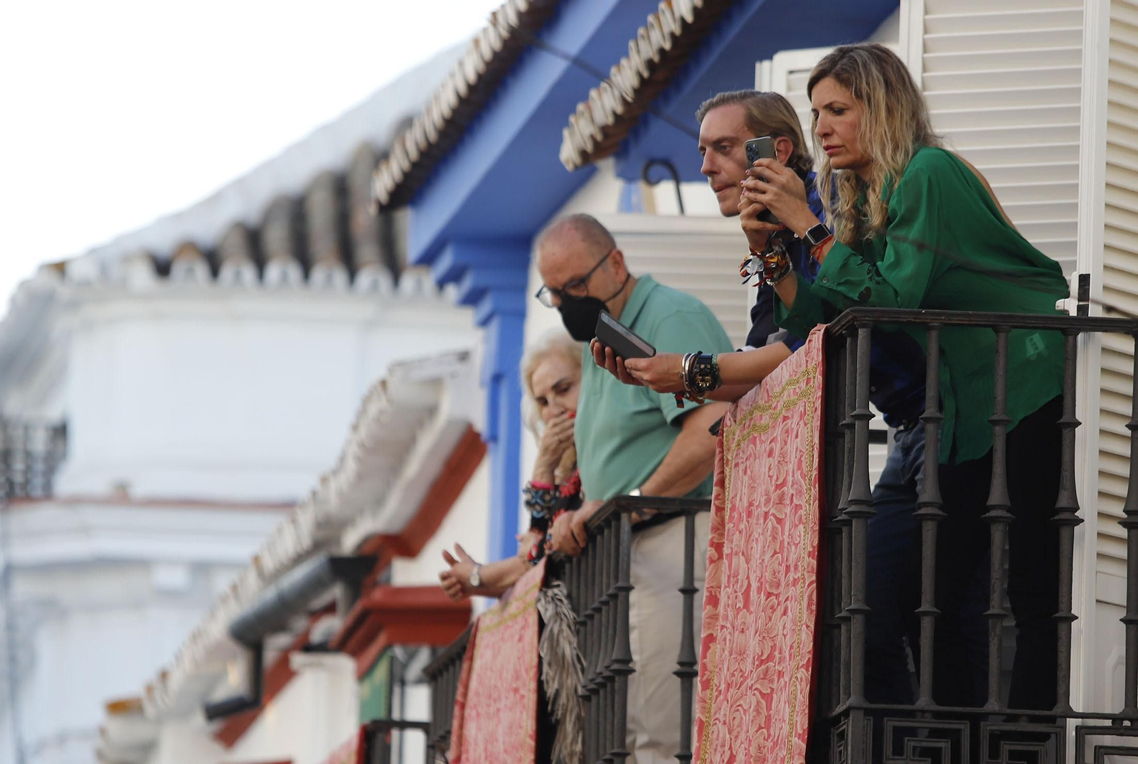 La Virgen del Rocío recorre las calles de Almonte hacia el Chaparral para el inicio del Camino de los Llanos