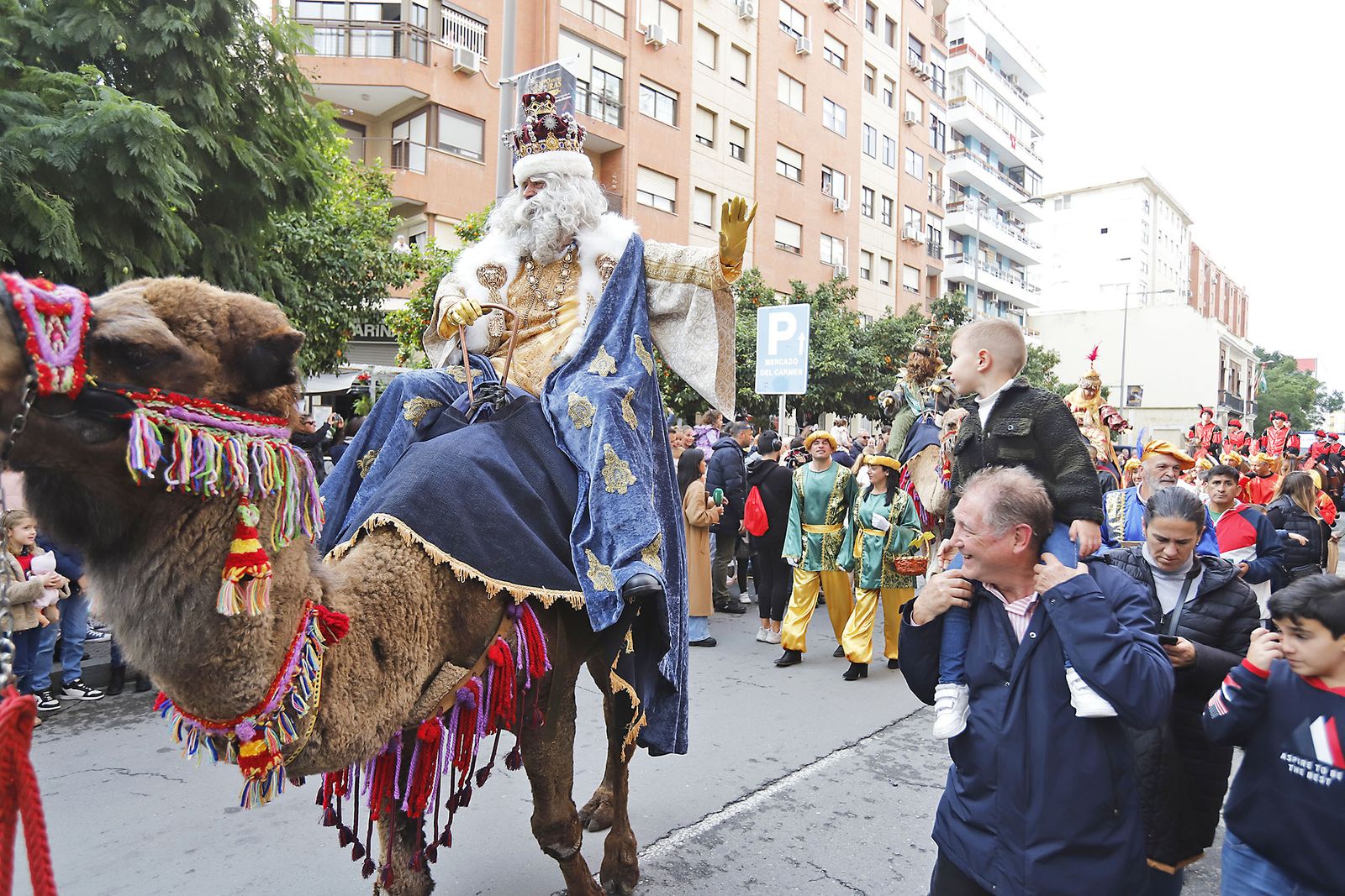 Imágenes de la mágica llegada de los Reyes Magos y la Estrella de la Ilusión a Huelva en barco