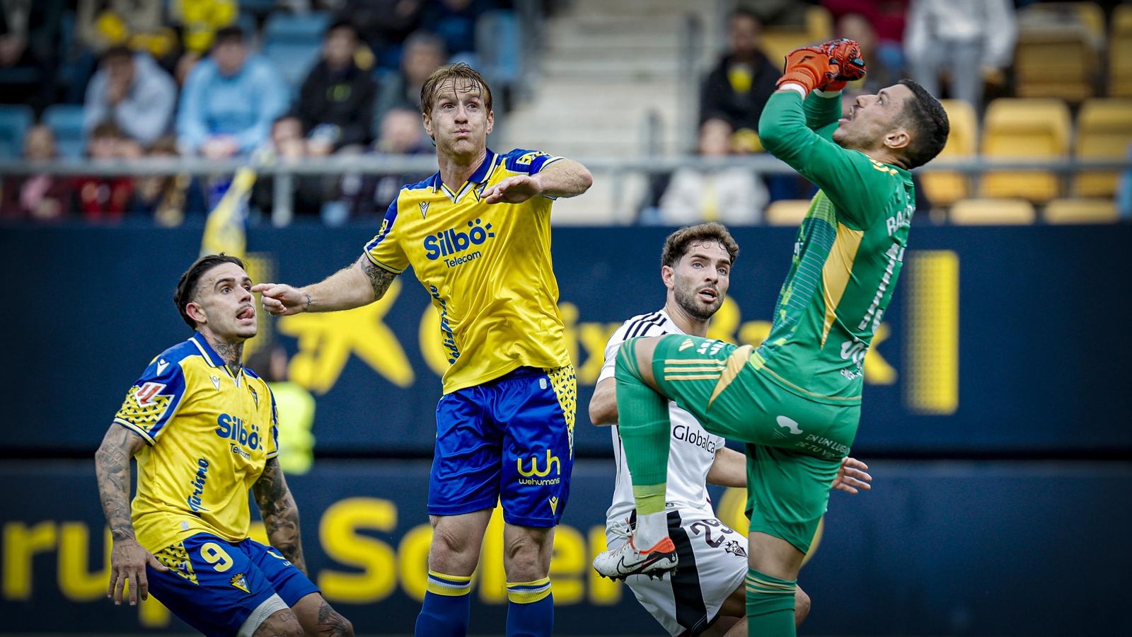 Búscate entre las fotos del partido de fútbol Cádiz CF - Albacete Balompié