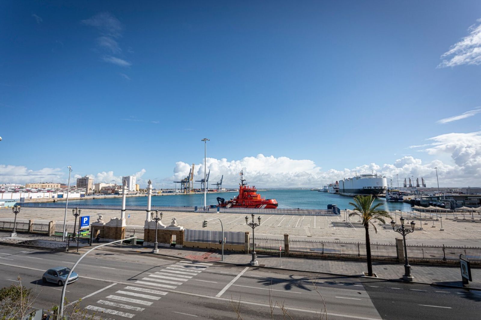 El coronavirus ha dejado el puerto de Cádiz vacío de cruceros.