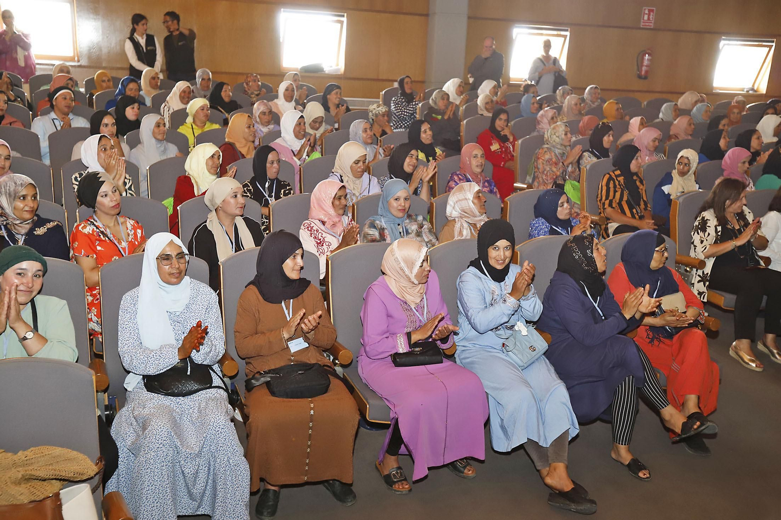 Imágenes de la entrega de los diplomas a las mujeres que han participado en el programa Wafira. Imágenes de la entrega de los diplomas a las mujeres que han participado en el programa Wafira.