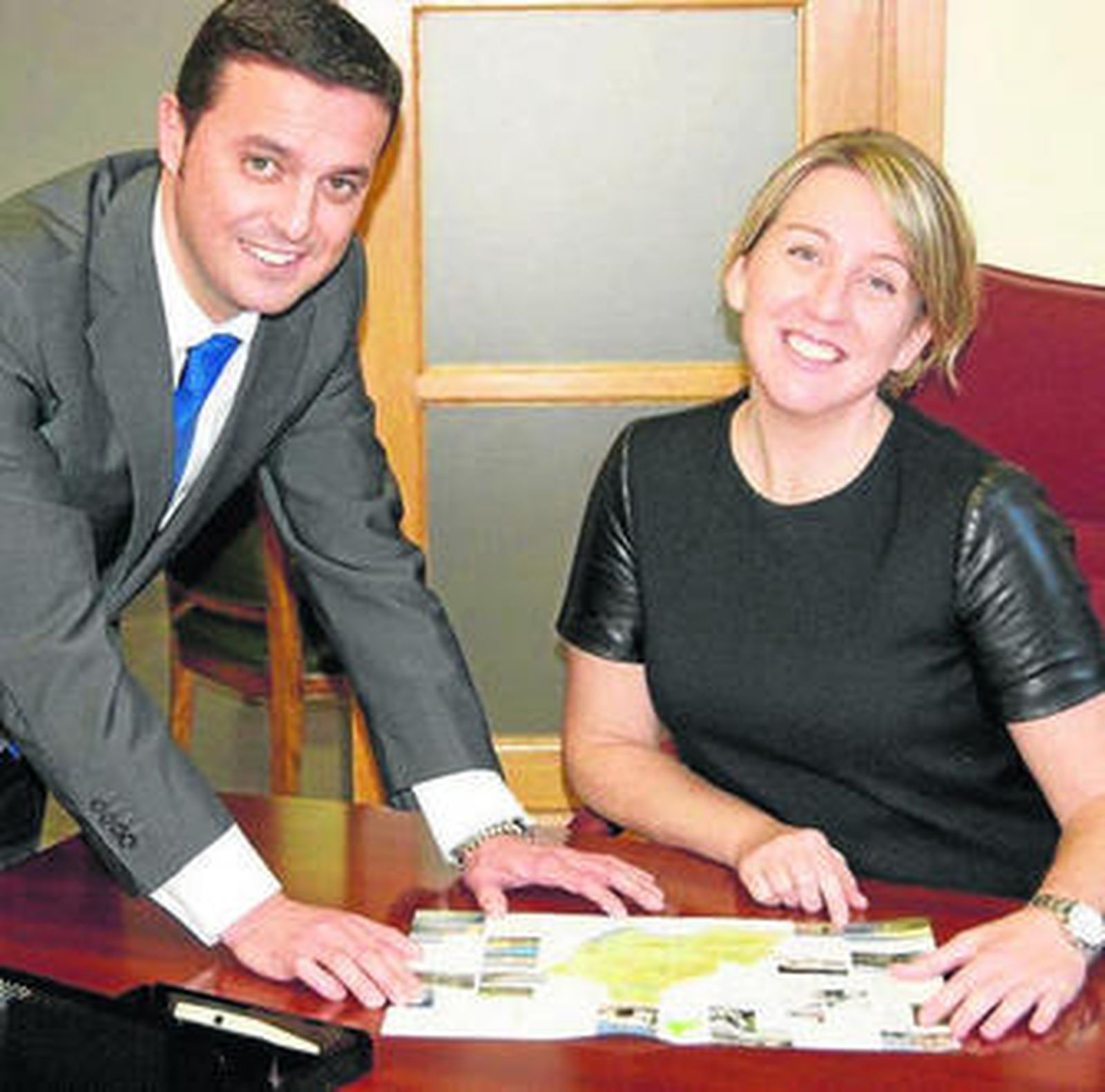 El vicepresidente y la gerente del Patronato de Turismo.