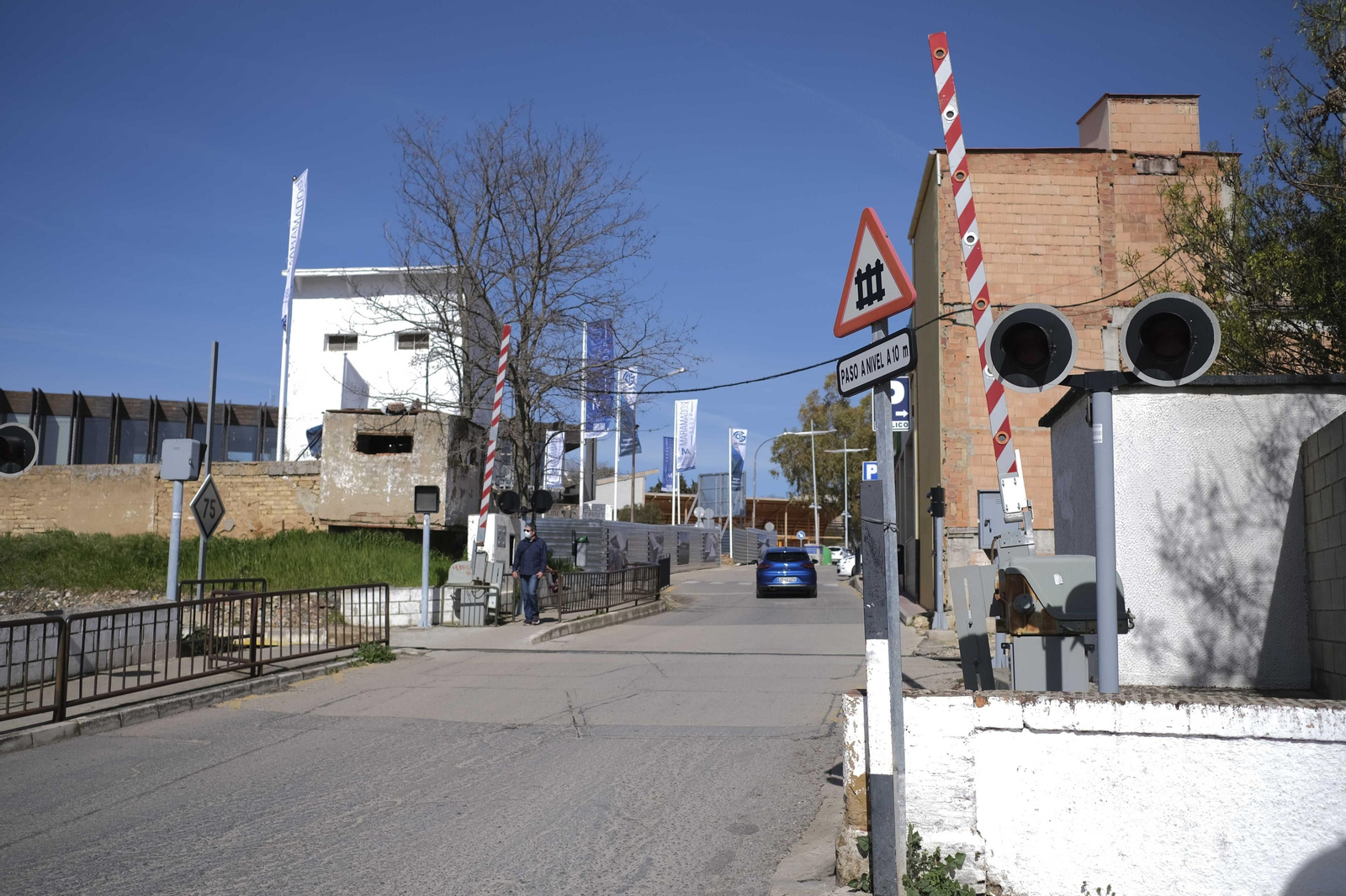 Paso a nivel situado junto al complejo deportivo El Fuerte.