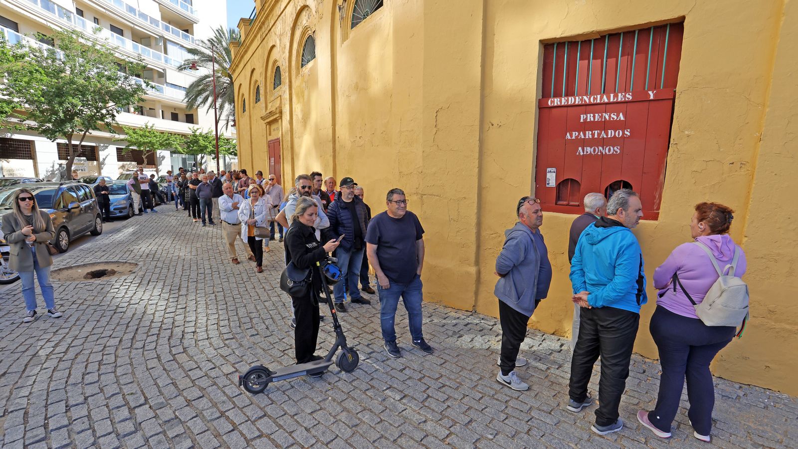 Colas para comprar las entradas de la Feria Taurina de Jerez 2023