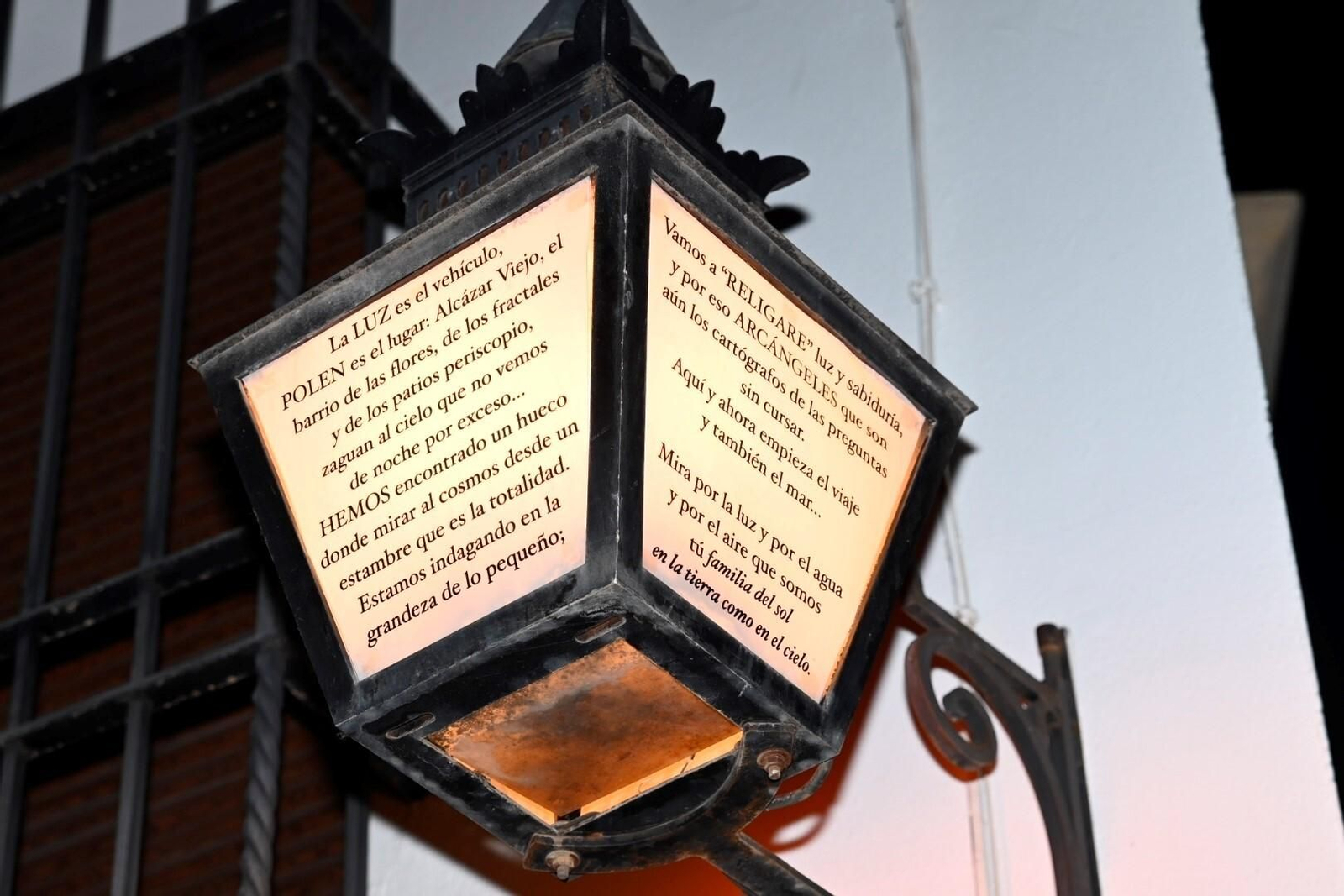 El alumbrado navideño del barrio del Alcázar Viejo de Córdoba, en imágenes