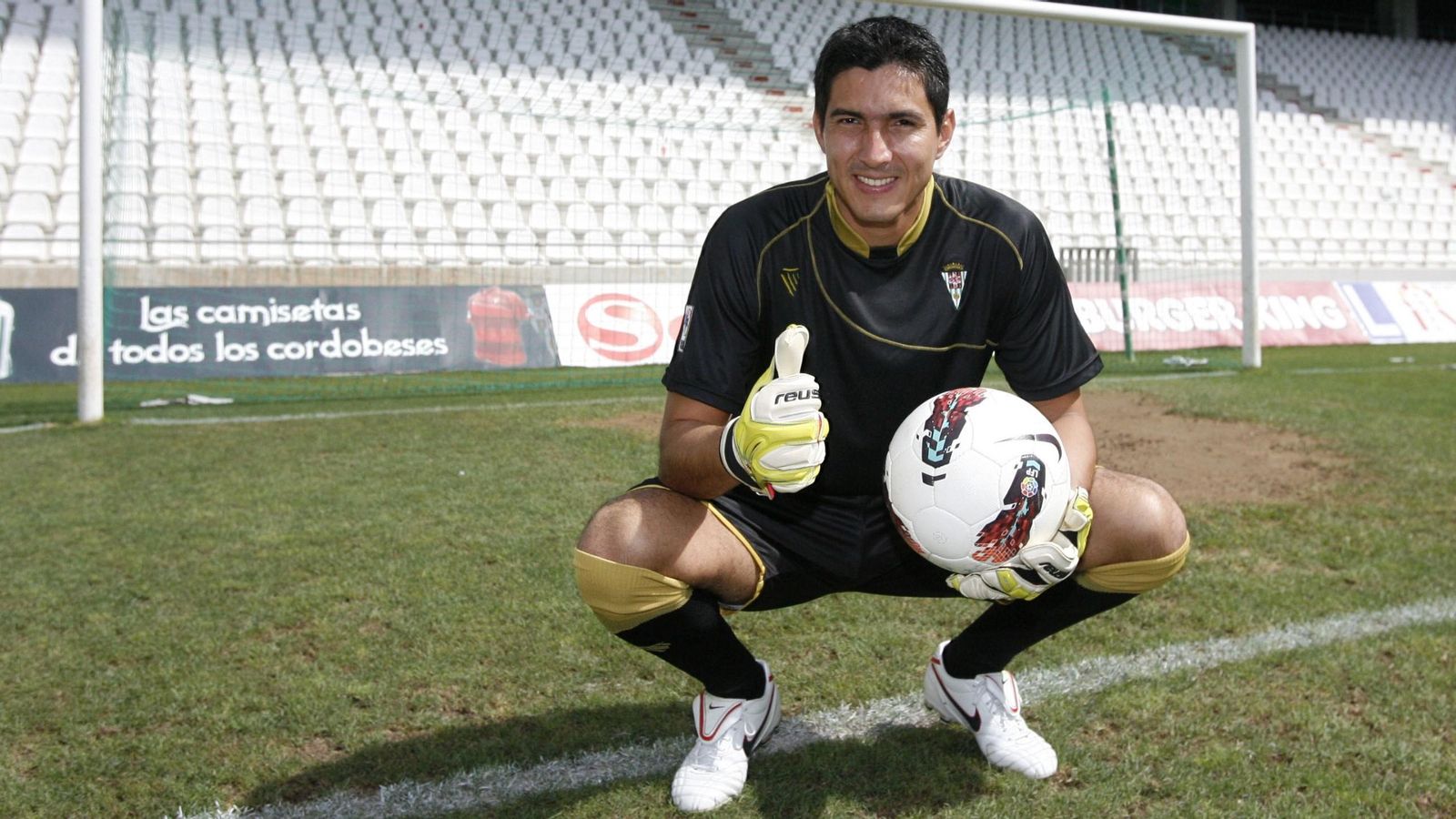 Carlos Arias, en su presentación como jugador del Córdoba CF, en agosto de 2011.