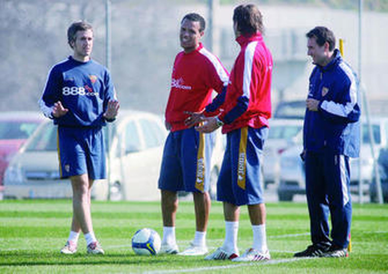 Luis Fabiano y Escudé trabajaron con el readaptador Sergio Domínguez y la supervisión de Orellana.