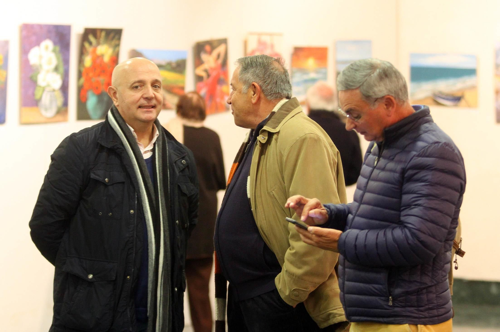 Imágenes de la Inauguración de la exposición del taller de arteterapia de Aramburu en la sala de la Caja Rural del Sur