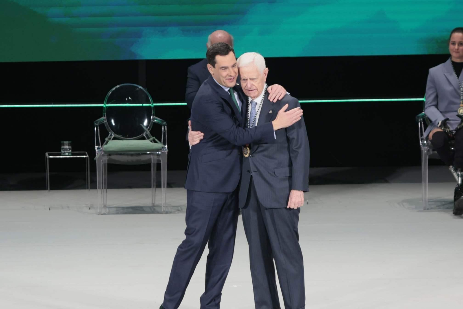 Las imágenes del acto de la entrega de los títulos de Hijo de Predilecto y las Medallas de Andalucía