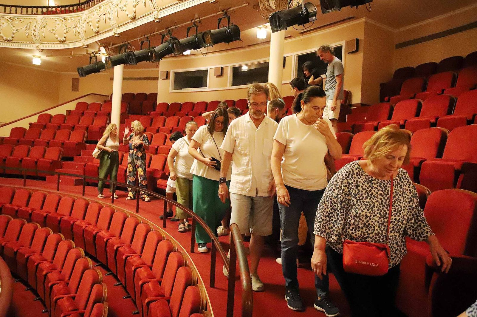 Imágenes de la visita guiada al Gran Teatro de Huelva por su 100 aniversario