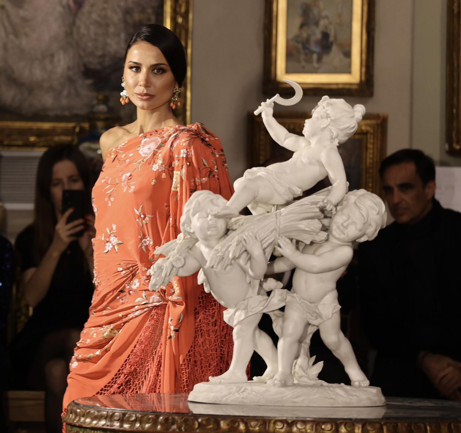 Moda flamenca 2025: Qlamenco adelanta las tendencias de la próxima temporada en su icónico desfile.