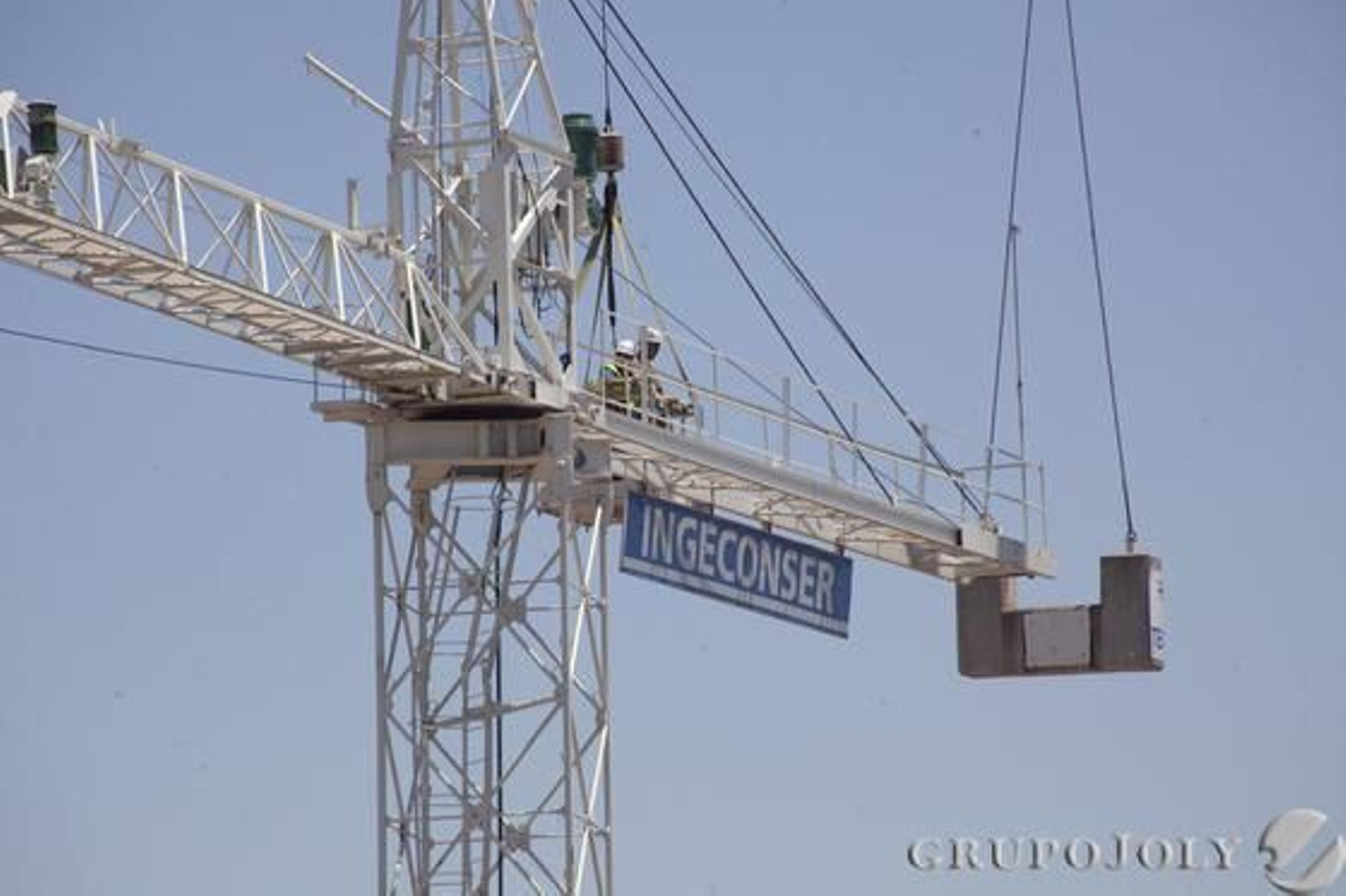 Trabajos de desmontaje de la grúa.

Foto: Jaime Martínez