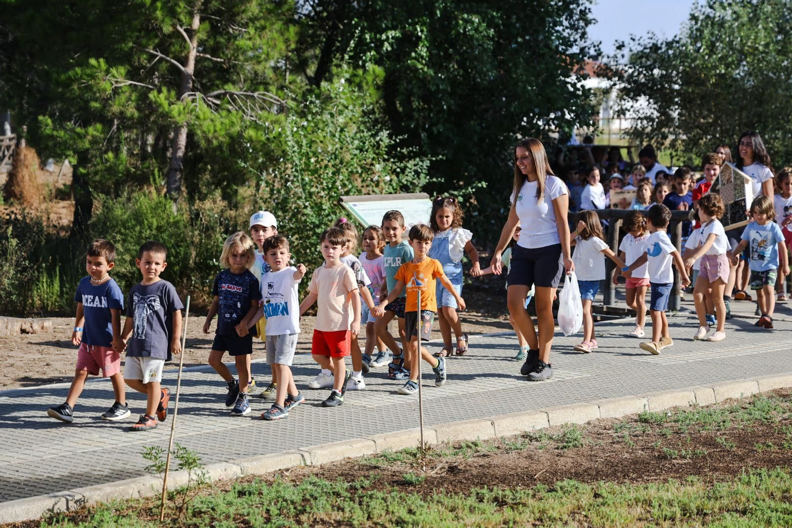 Imágenes de la clausura de la 'Escuela de Exploradores' en el centro de visitantes del Paraje Natural Marismas del Odiel
