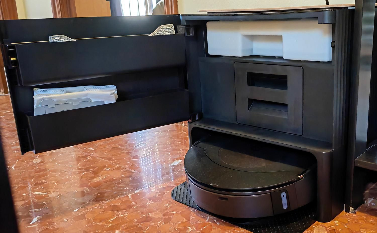 Robot aspirador y friegasuelos Roomba Combo j9+