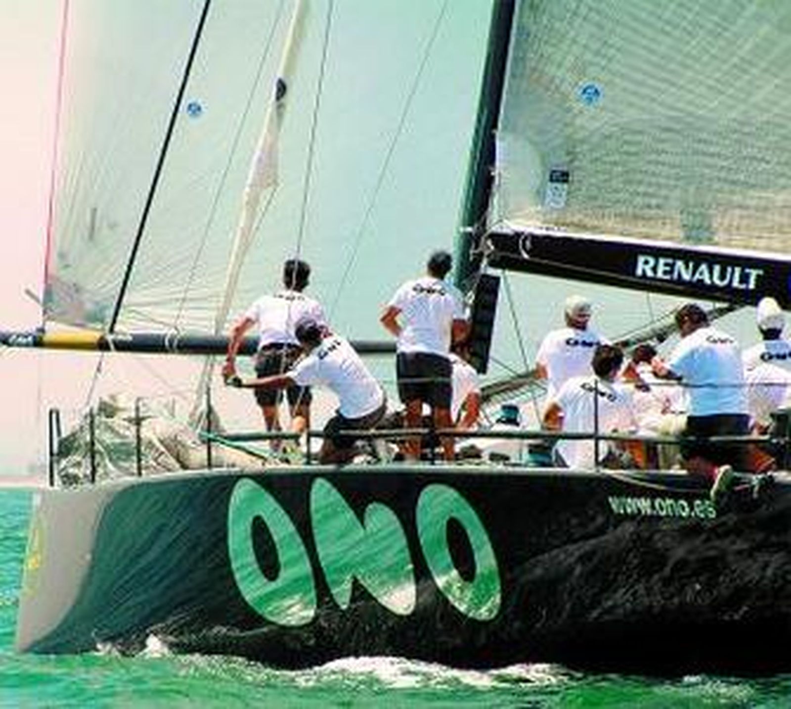 El barco del 'Ono', durante la prueba de entrenamiento de ayer.