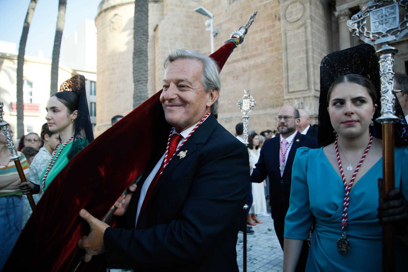 Imágenes de la procesión del Corpus Christi en Almería: así han sido la misa y la posterior marcha por la capital