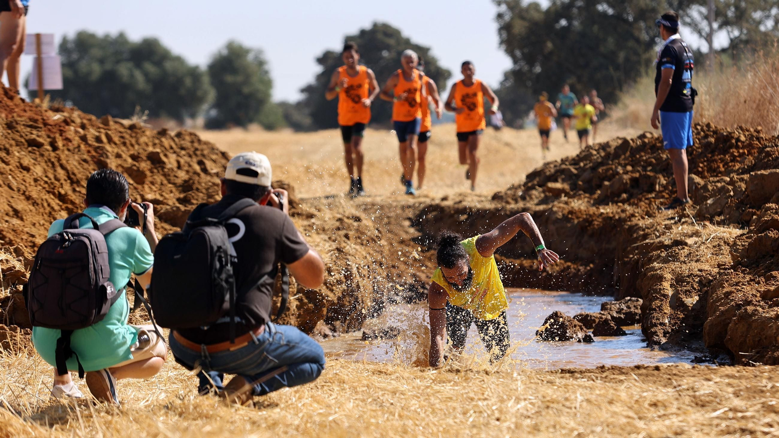 Búscate en la VII Carrera del Barro en La Barca
