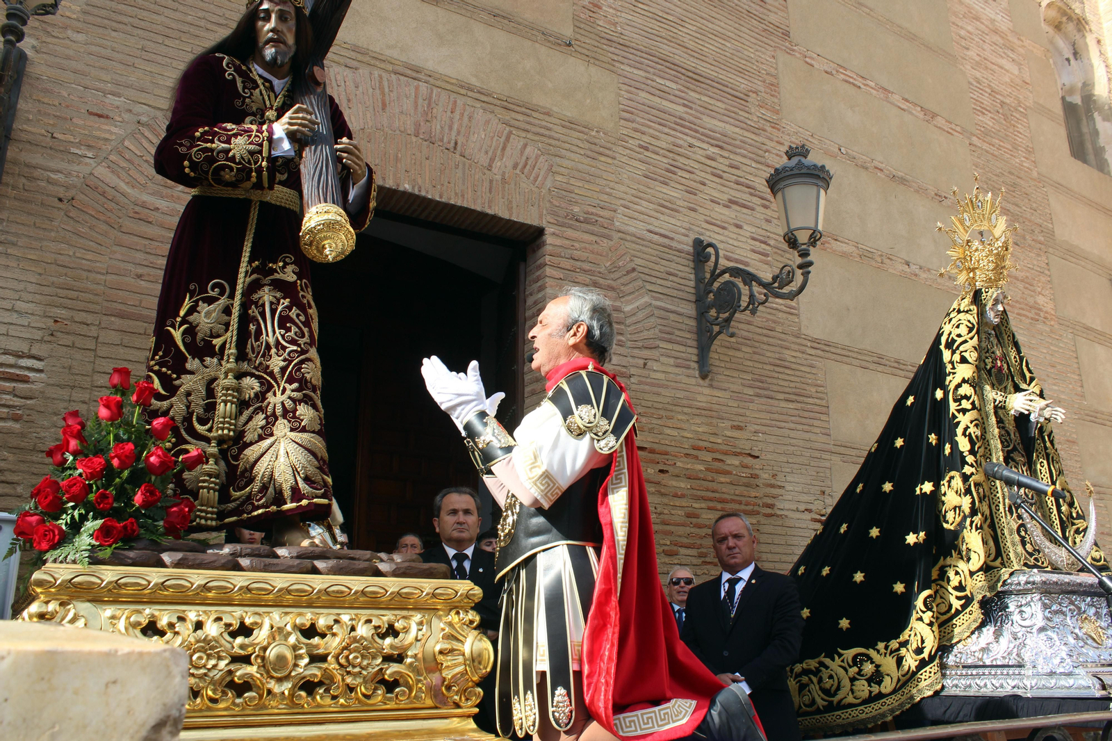 Las imágenes de la Subida de Jesús y la procesión del Viernes Santo por la mañana en Vera