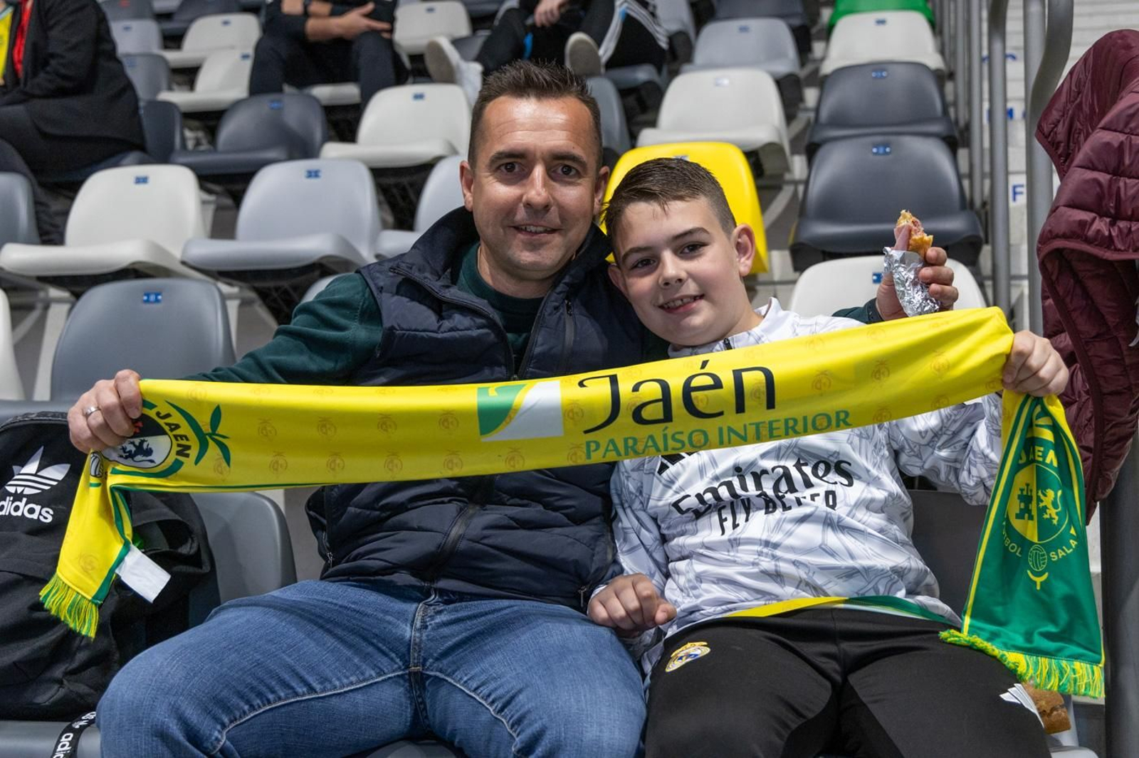 En imágenes: la afición y mejores jugadas del Jaén FS - Jimbee Cartagena