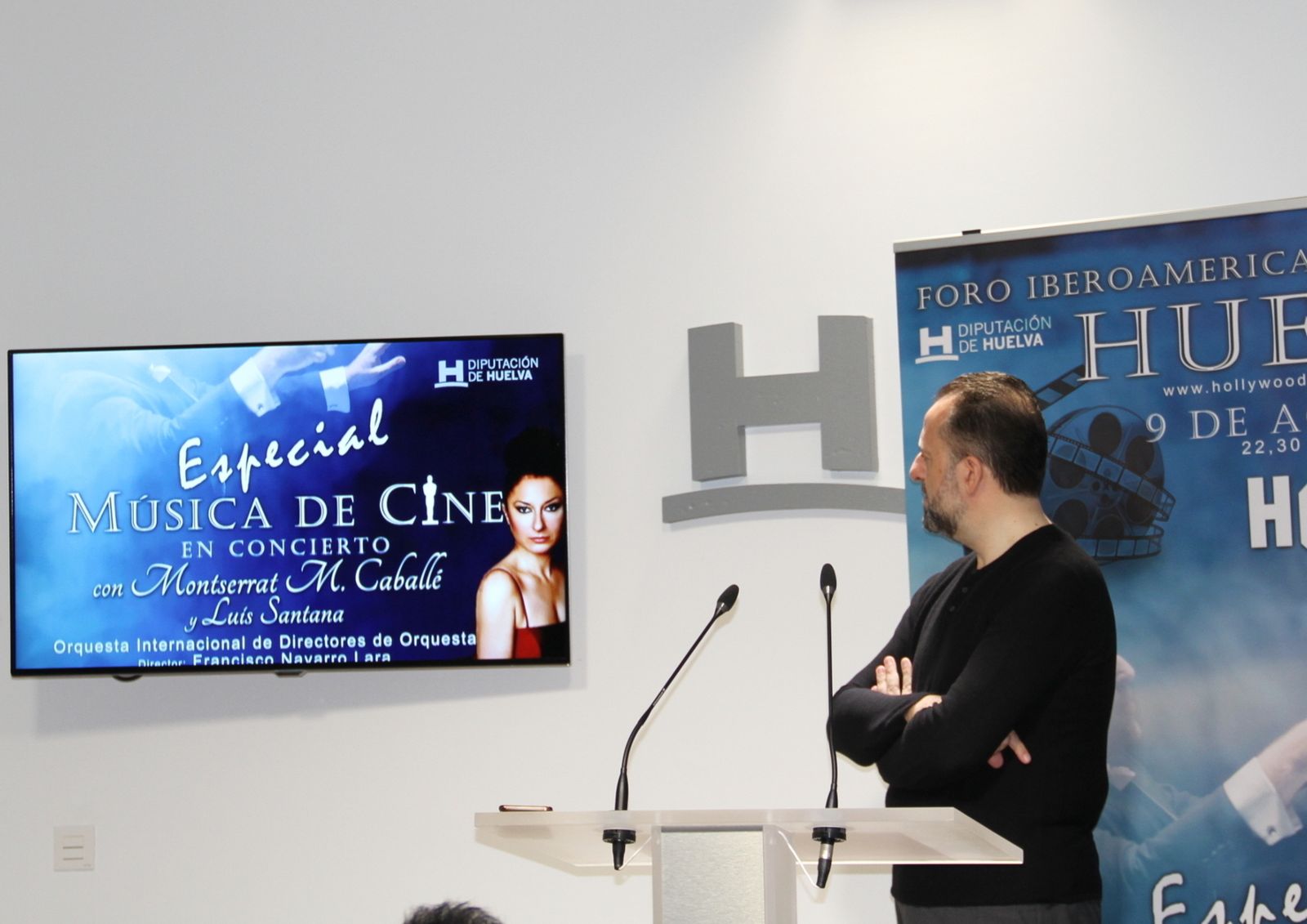 El Maestro Navarro Lara en la presentación del evento.