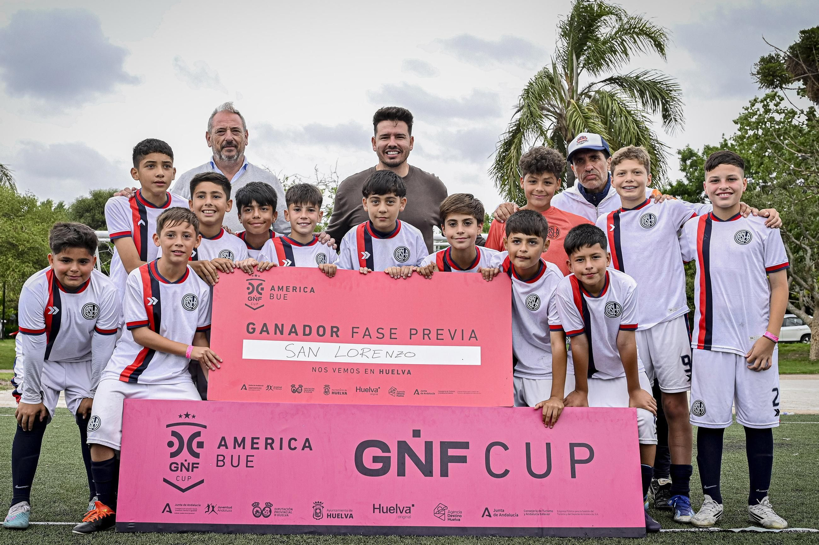 San Lorenzo tras conseguir su clasificación.