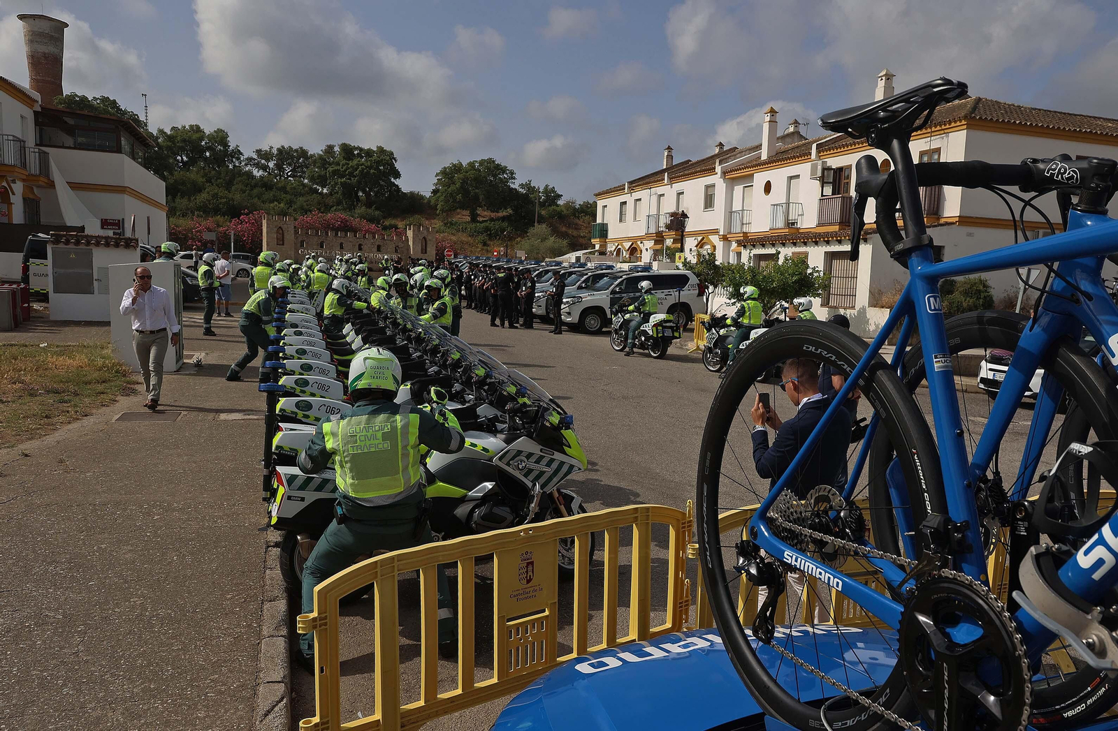 Fotos de la salida de la III Vuelta Ciclista femenina a Andalucía desde Castellar