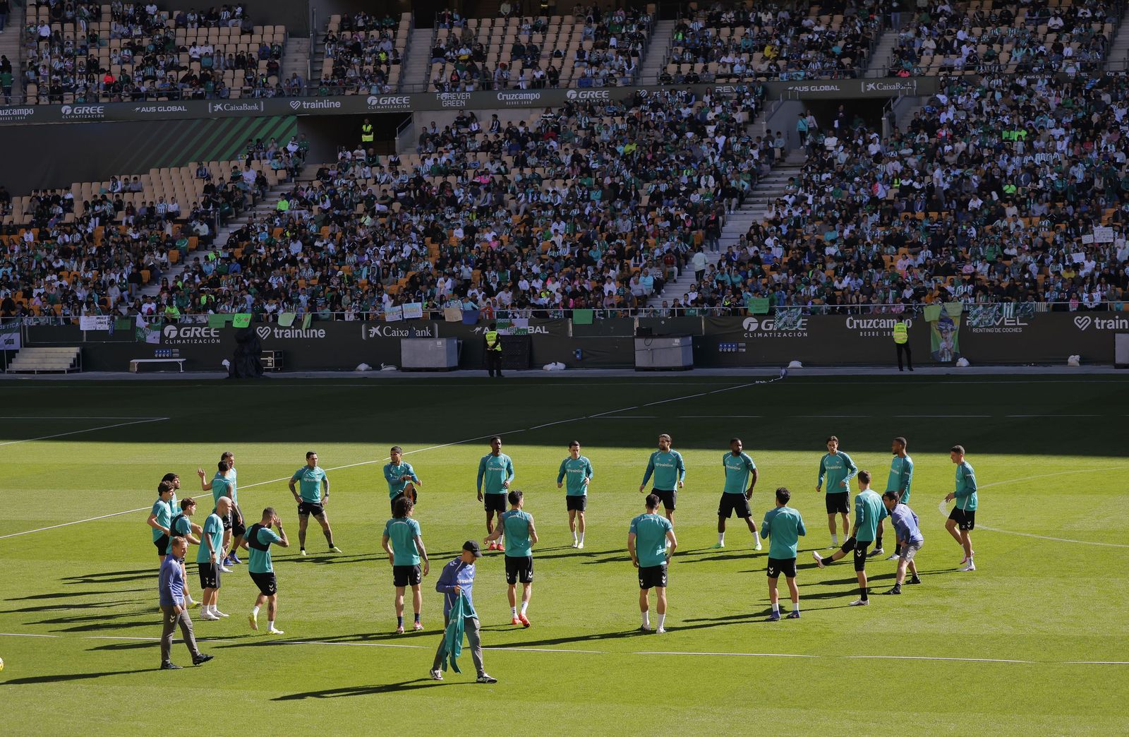 Las fotos del entrenamiento del Betis a puerta abierta