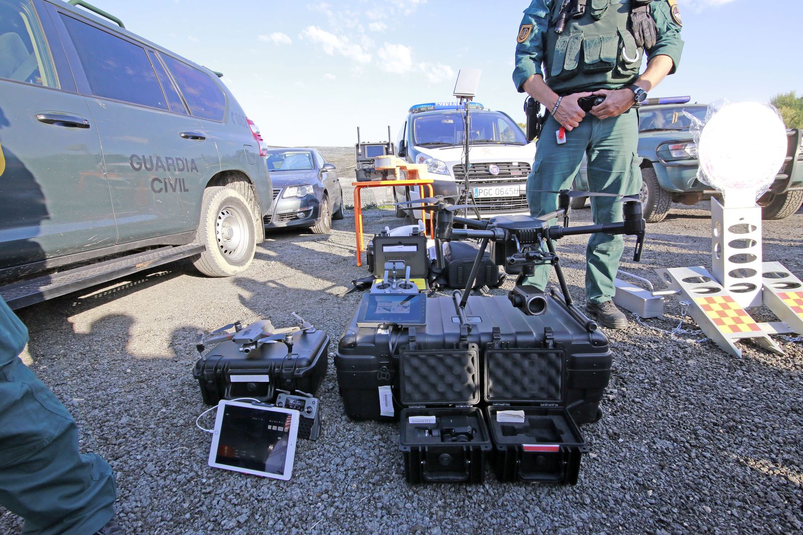 Visita de autoridades al Puesto de Mando Avanzado del Mundial de Motociclismo