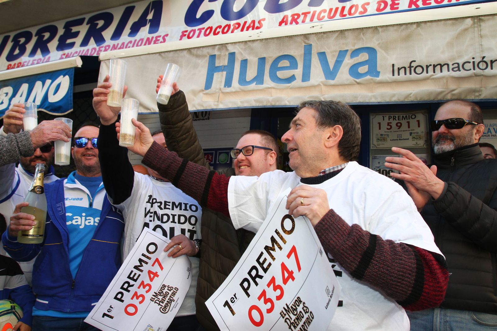 Alegría en Huelva tras tocar por primera vez el gordo en la capital.