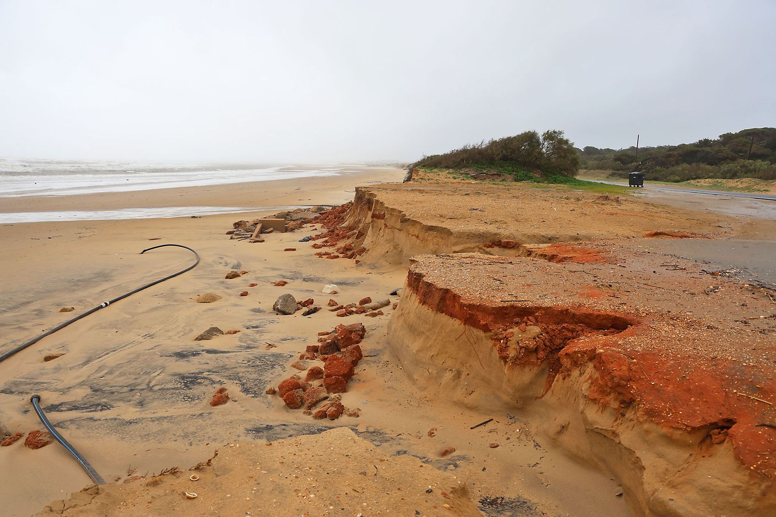 Las Fotografías de los daños ocasionados por la borrasca Leonardo en la playa de La Bota