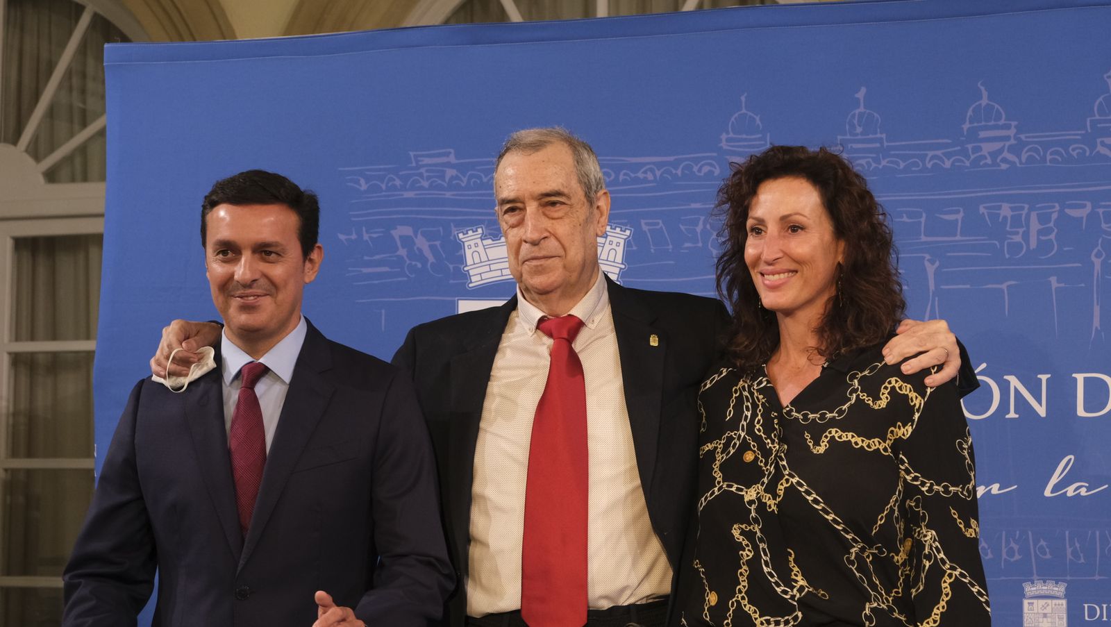 Imágenes de la entrega del Escudo de Oro de la Diputación de Almería a Ambrosio Sánchez