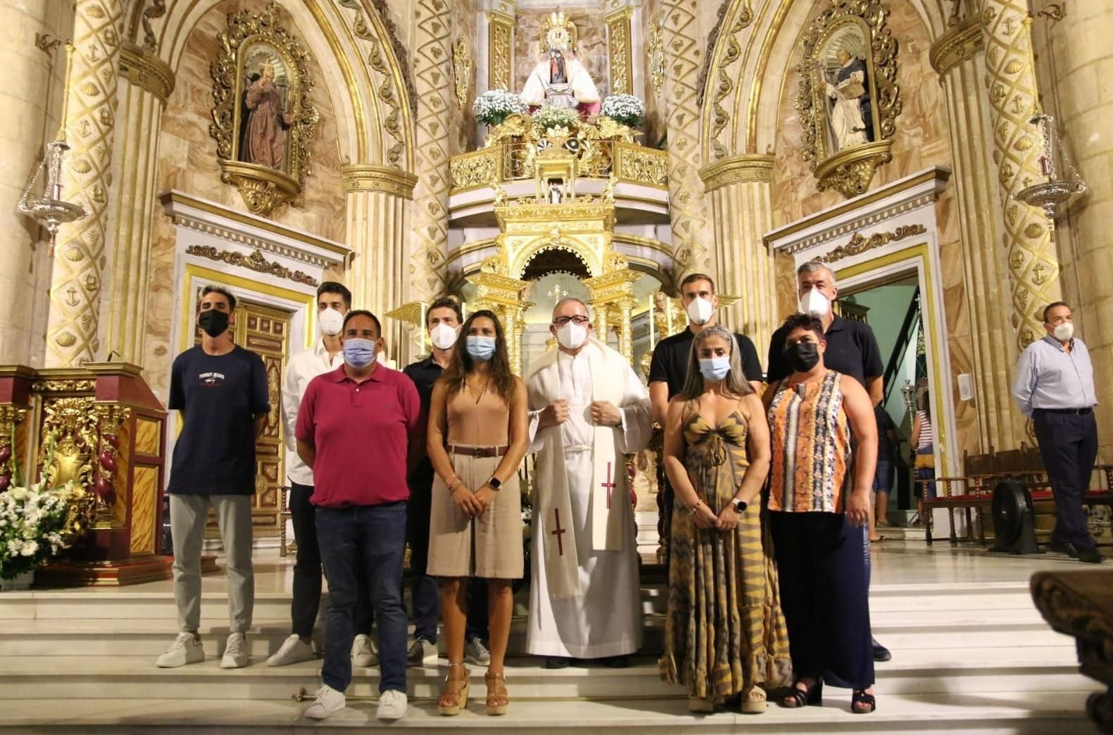 Ofrenda por un curso de salud y éxitos rojiblancos