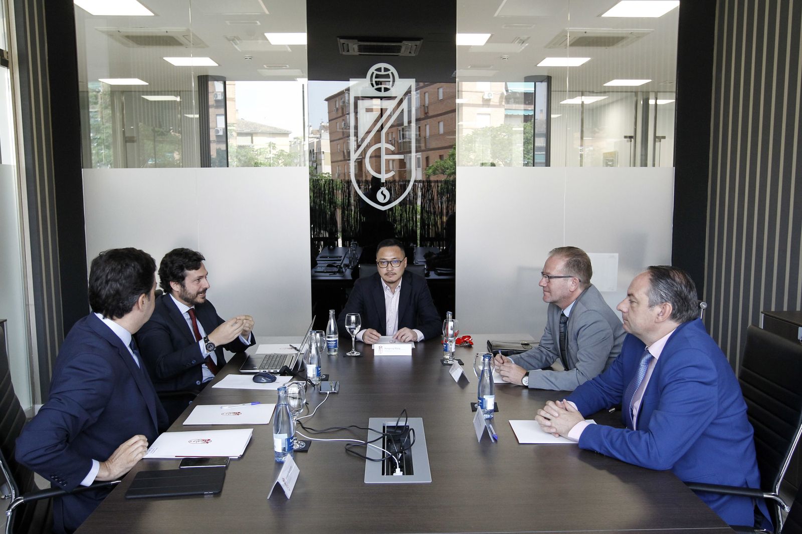 En esta Junta de Accionistas del Granada CF ya no estará Kanging Wang.