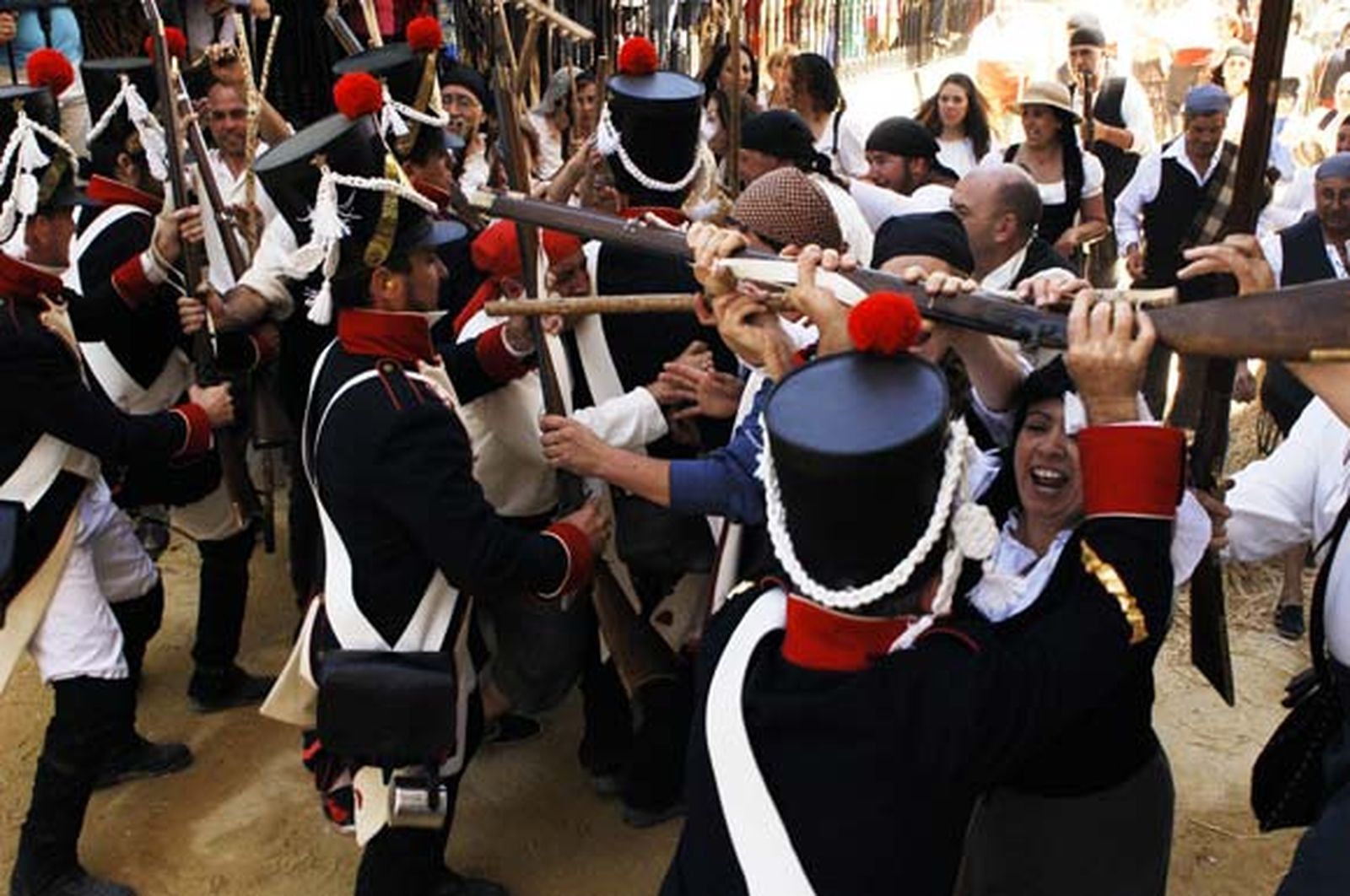 La localidad celebra por todo lo alto y hasta la bandera el bicentenario contra los franceses, nombrando alcalde de las fiestas al ex ministro Manuel Pimentel

Foto: Ramon Aguilar