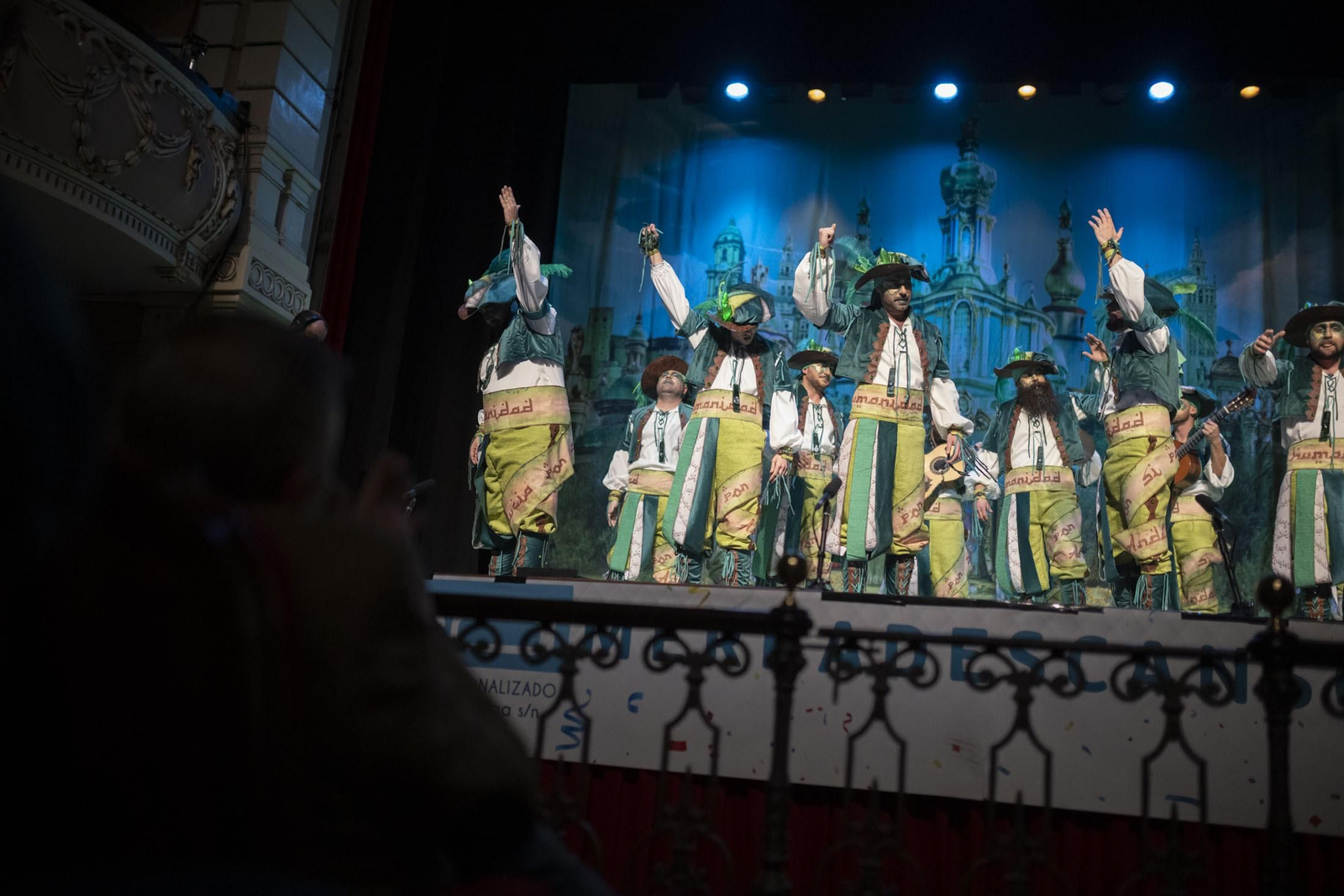 Imágenes de la actuación de la comparsa de Sevilla 'Ciudad Esmeralda' en el Carnaval Colombino