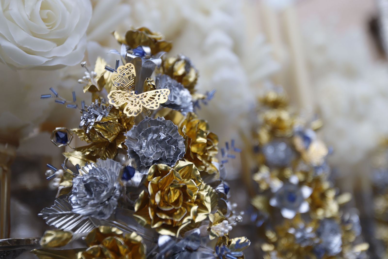 La Hermandad de la Sagrada Lanzada hace su estación de penitencia por las calles de Huelva