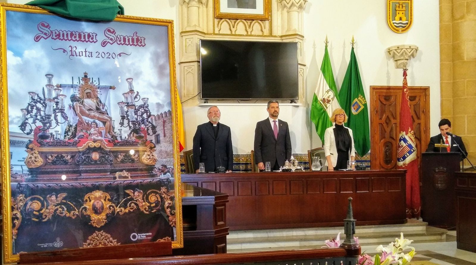 El cartel anunciador, cuya fotografía es de José Ignacio Ruiz-Herrera, se presentó en el Palacio Municipal Castillo de Luna.
