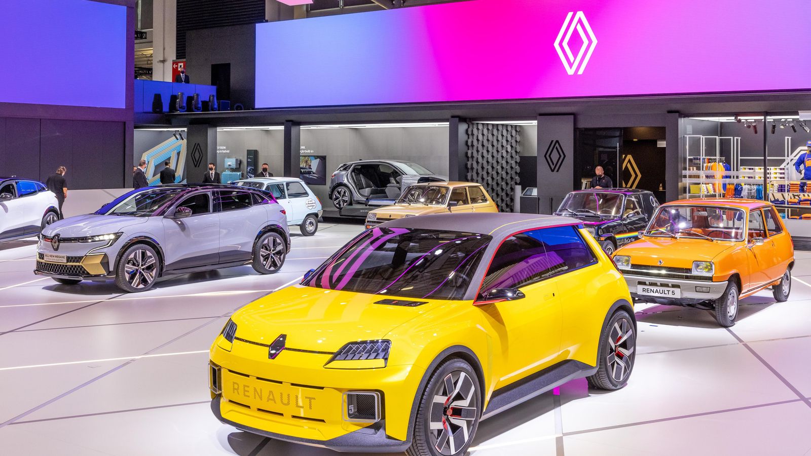 Como el renault Mégane E-Tech desvelado en el IAA Munich Motor show, el Renault 5 de producción se fabricará exclusivamente en Francia.
