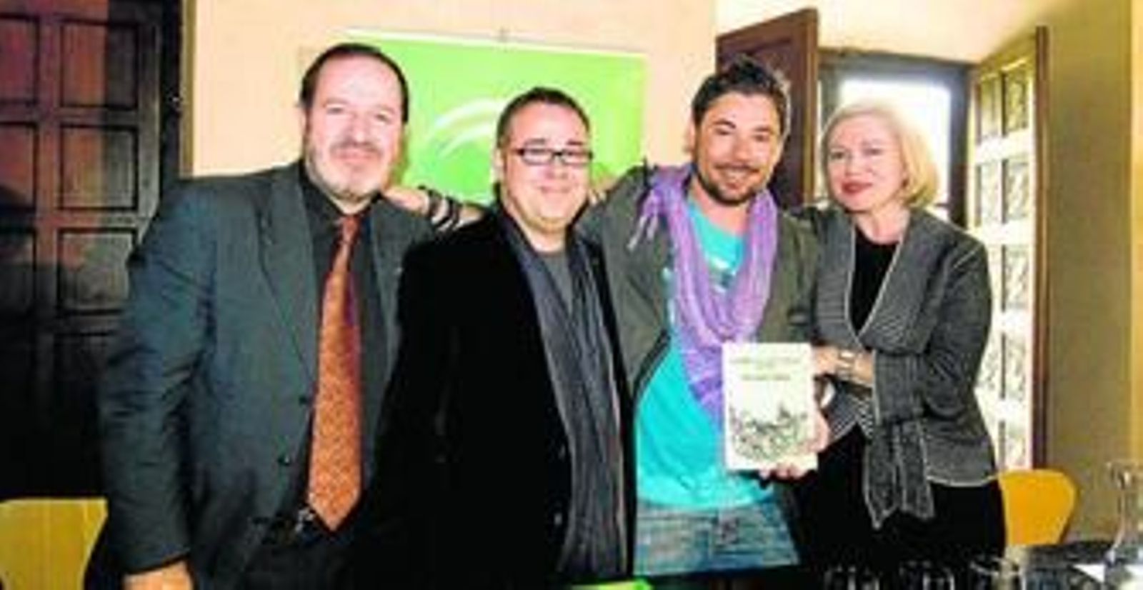 Miguel Poveda, junto al delegado de Cultura de la Junta, el alcalde de Castril y la eurodiputada María Escudero.