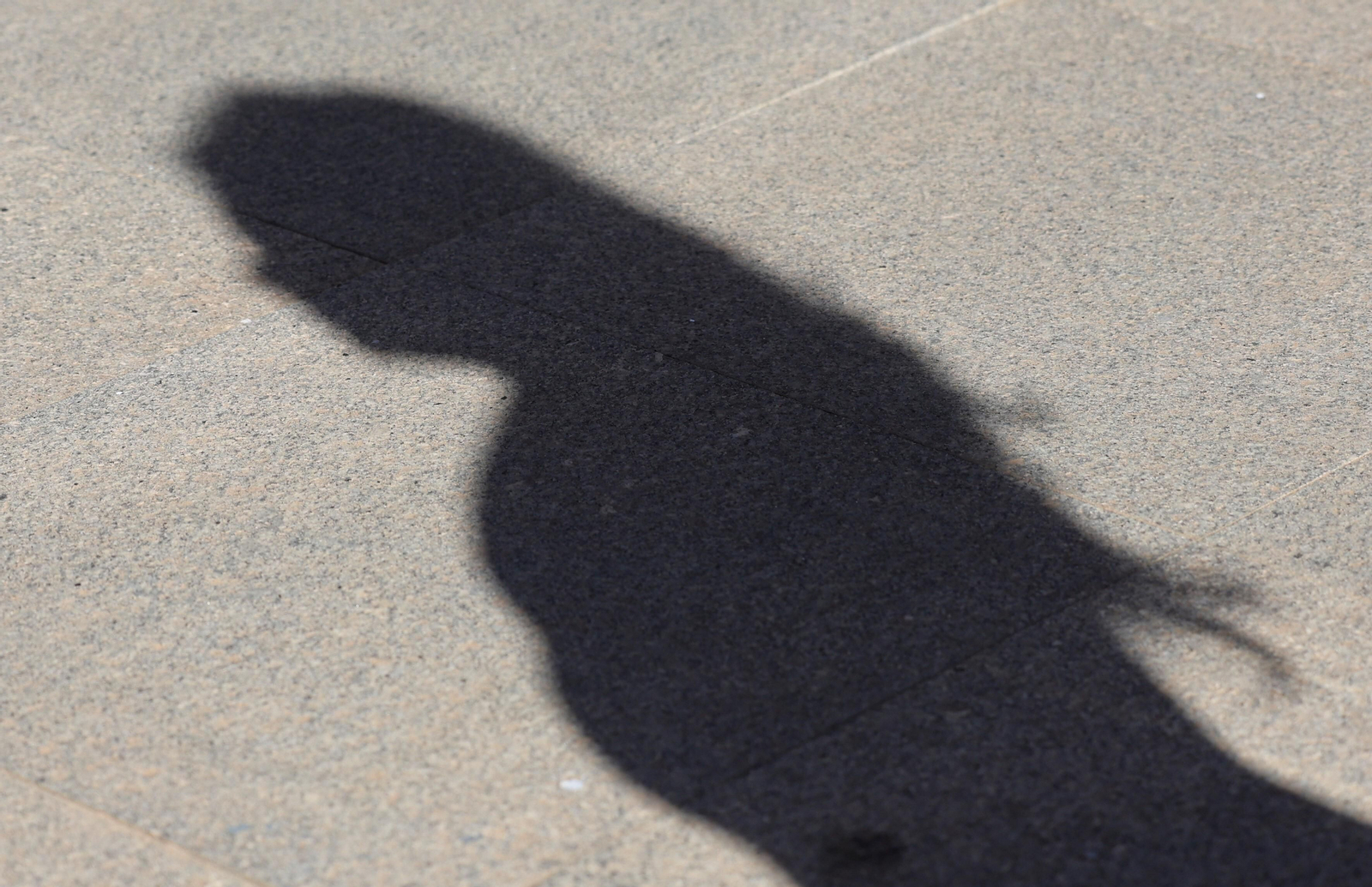 Imagen de archivo de la sombra de una mujer.