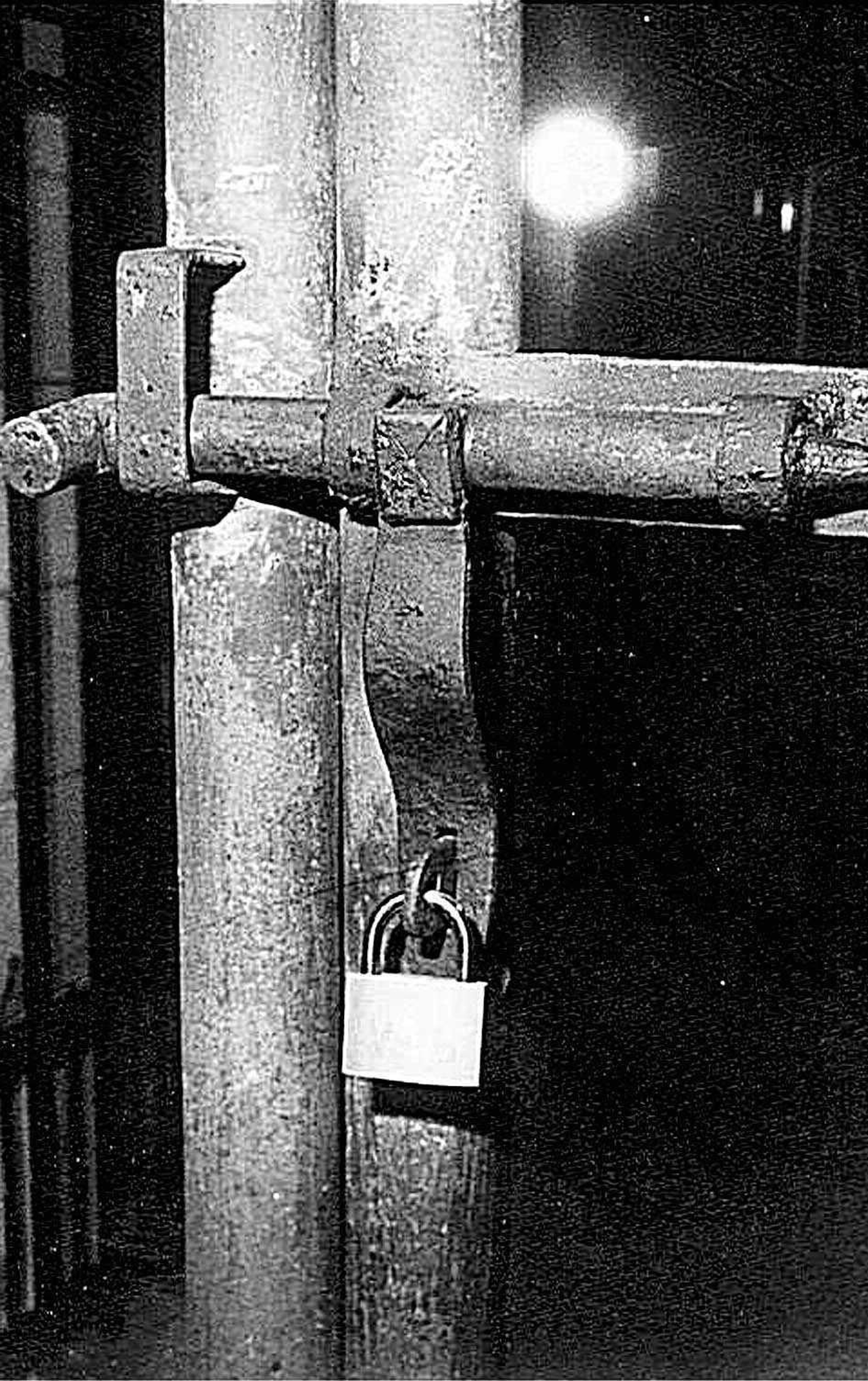 El candado en la Verja.